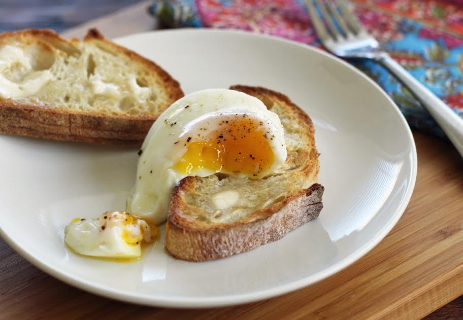 How to Make Poached Eggs in a Muffin Tin